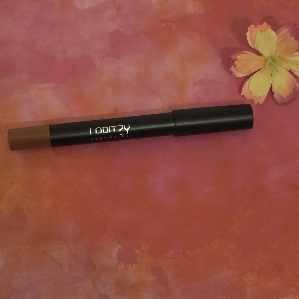 5/$25 PLUM 💜 Laritzy Cosmetics Lip Stix Buildable Crayon Lipstick